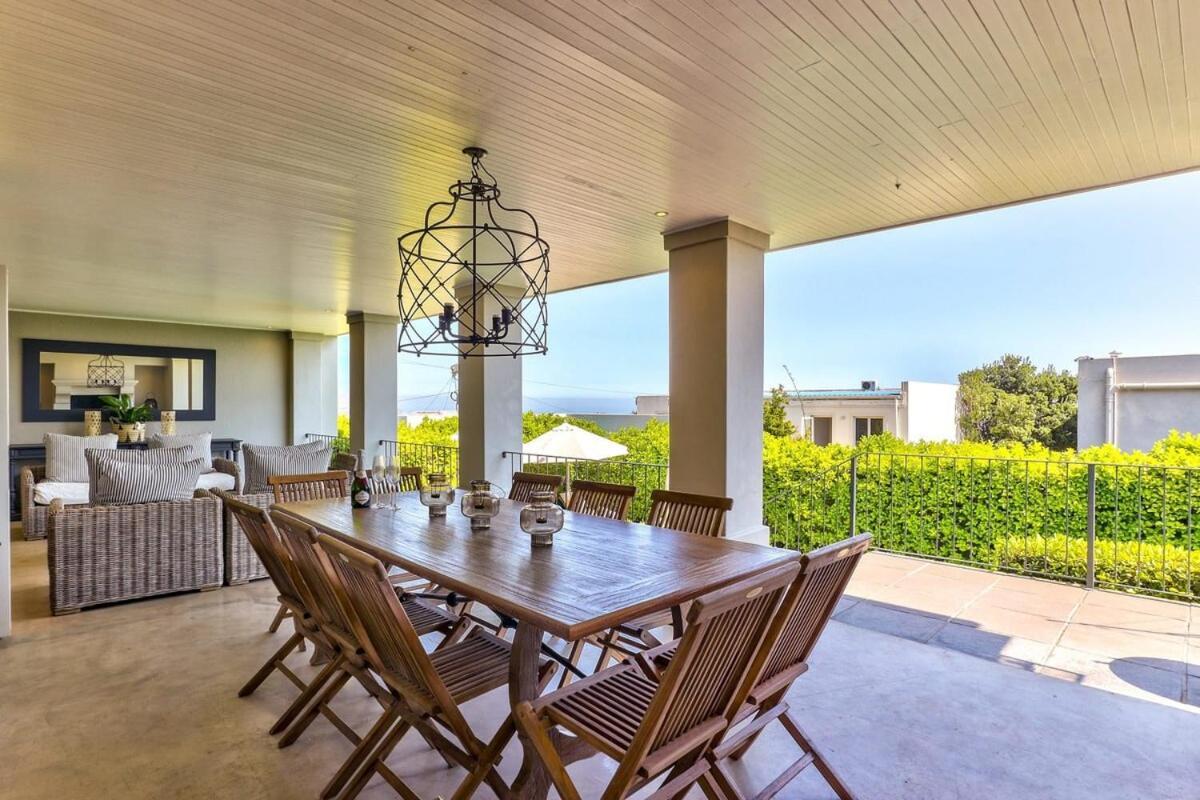 Lush Family Home In Prestigious Area ケープタウン エクステリア 写真