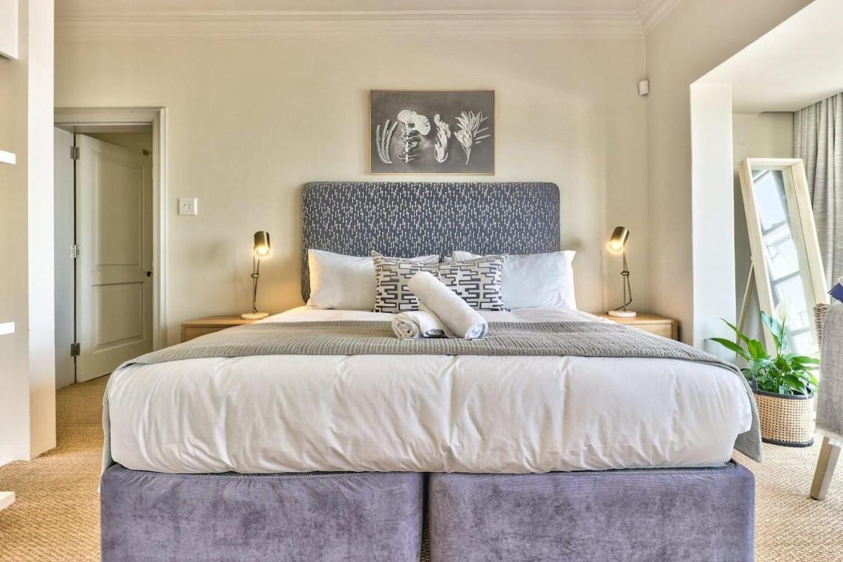 Lush Family Home In Prestigious Area ケープタウン エクステリア 写真