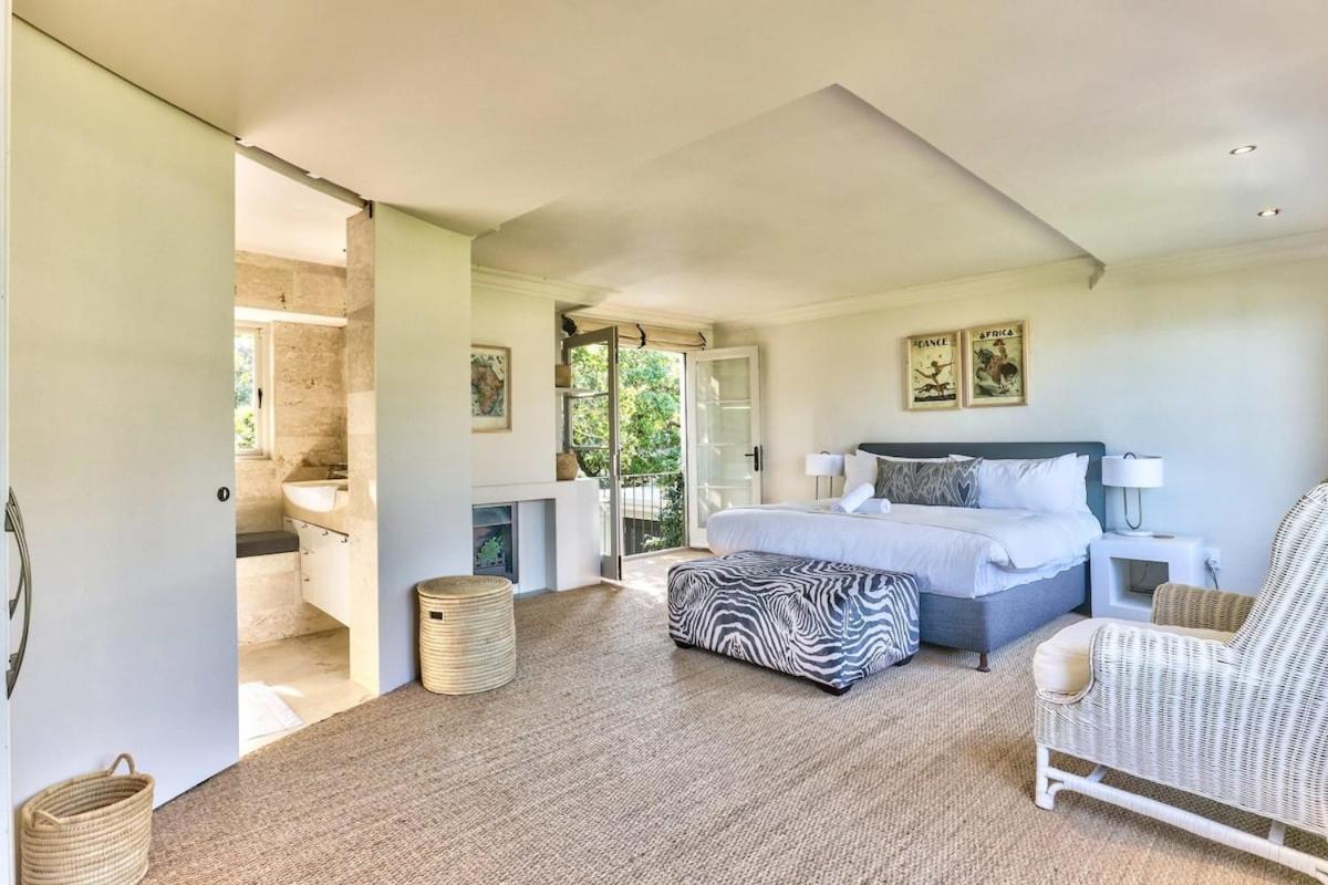 Lush Family Home In Prestigious Area ケープタウン エクステリア 写真